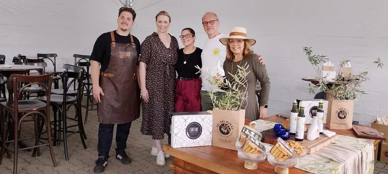 Com Gerald e Solange: parceiros da Sol das Olivas, Simone Stoffel, Simone Jacobus e Guilherme Markoski